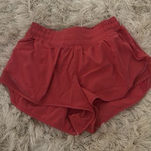 RARE PINK COLOR LULULEMON HOTTY HOTS 2.5 SIZE 4